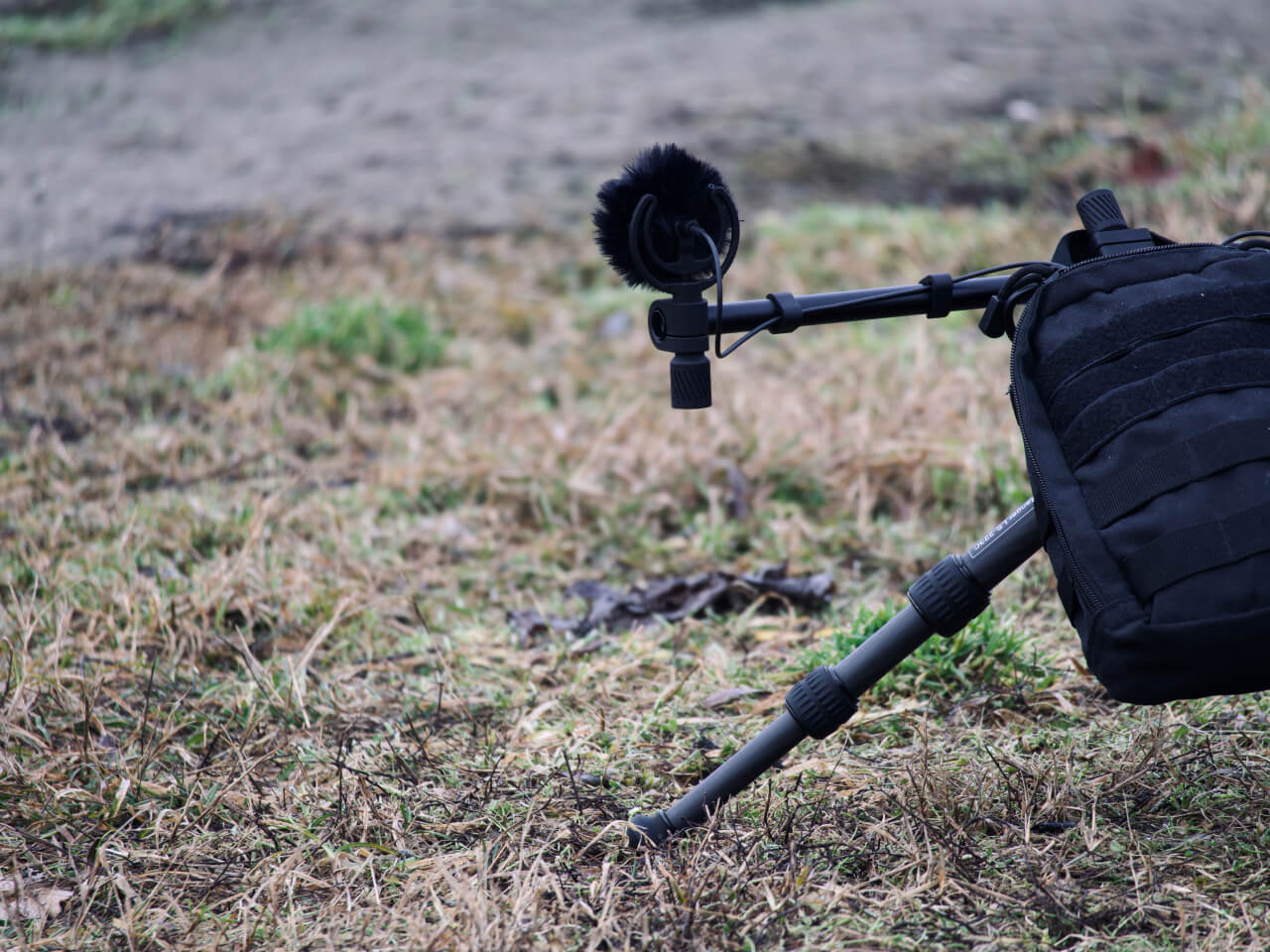 Prutka microphone stereo bar - assembled bar on photo tripod, detailed back view