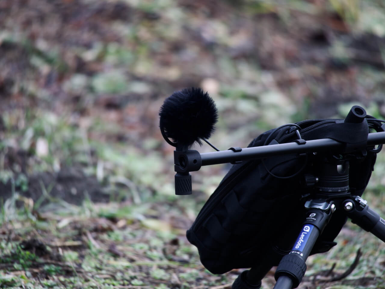 Prutka microphone stereo bar - assembled bar on photo tripod, detailed front view